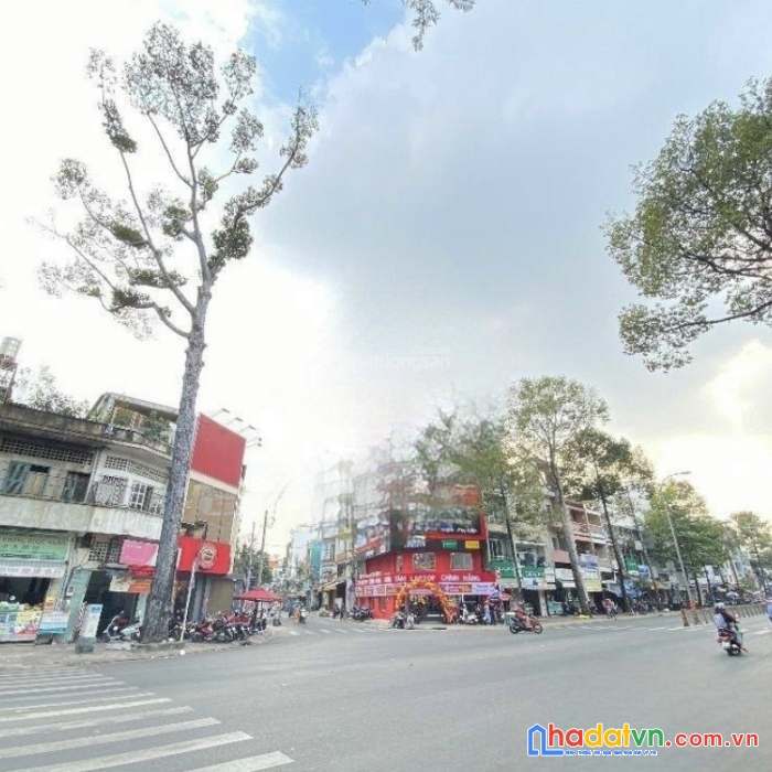 Góc 2mt 3/2 gần bv y dược q11, 9x20 giá 45 tỷ