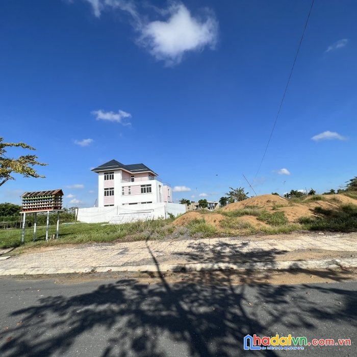 Kẹt tiền bán gấp nền biệt thự view sông đồng nai