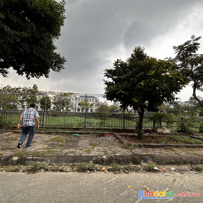 Bán đát8x20m,vuông vức đường 18m kp4 p.an phú q2 giá 24 tỷ