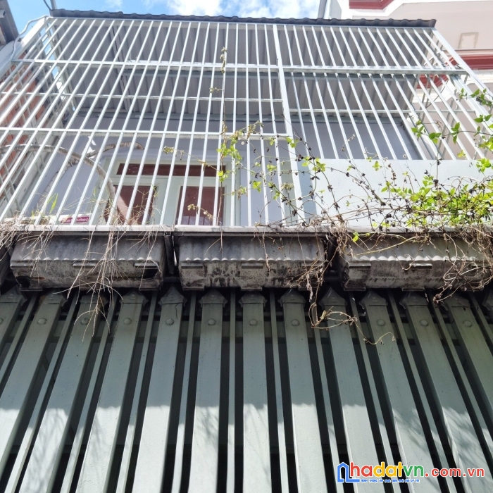 Nhà bán hẻm thông 219 tạ quang bửu p3q8 giá : 3.98 tỷ