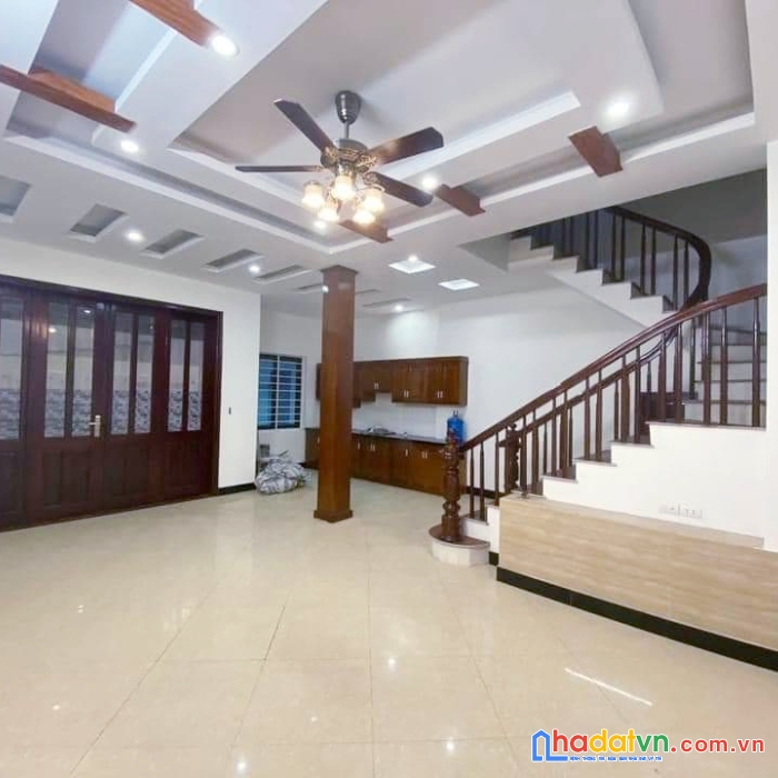 Nhà sịn quan nhân, nên căn nào chủ ở đều rất lộc, ngõ thông các ngả, royal city, ngụy như com tum,