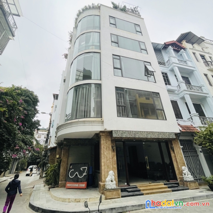 Cho thuê nhà văn phòng - lô góc - 40 xuân la - vip nhất khu - 7 tầng thang máy nhập thông sàn.