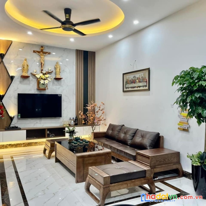 Bán nhanh nhà lạc long quân- tây hồ 100m ra hồ tây lộng gió, 42m 4 tầng giá chỉ 8.3 tỷ cực hiếm ô