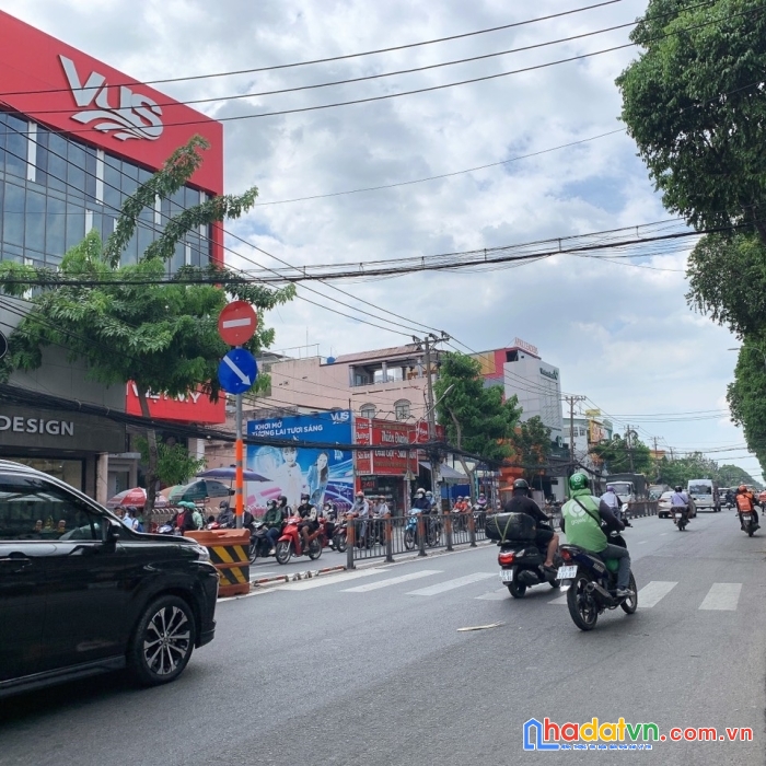 Nhà ngộp hẻm 656 quang trung 77m2 ngang 4.2m 4 tầng ngay chợ kd sầm uất 8.5 tỷ.