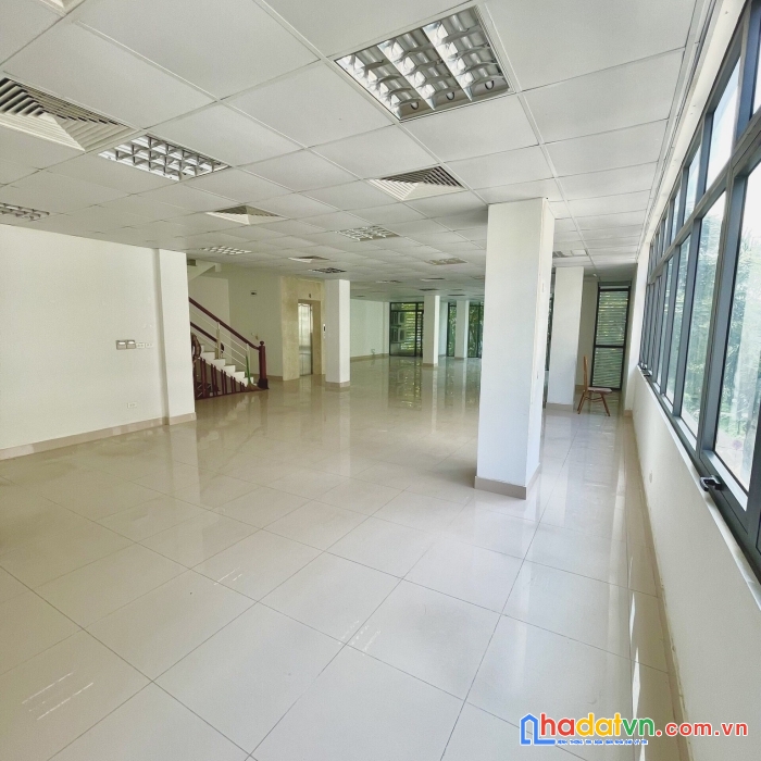 Cho thuê mặt bằng văn phòng 180m2 hoàng cầu, đống đa 35tr/tháng - 0911973662 