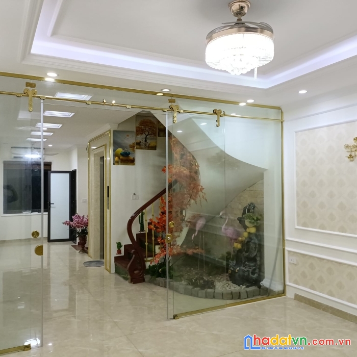 Bán siêu phẩm phùng chí kiên 65m2 - phân lô - 7 tầng thang máy - gara oto - 7 chỗ vào nhà - nội