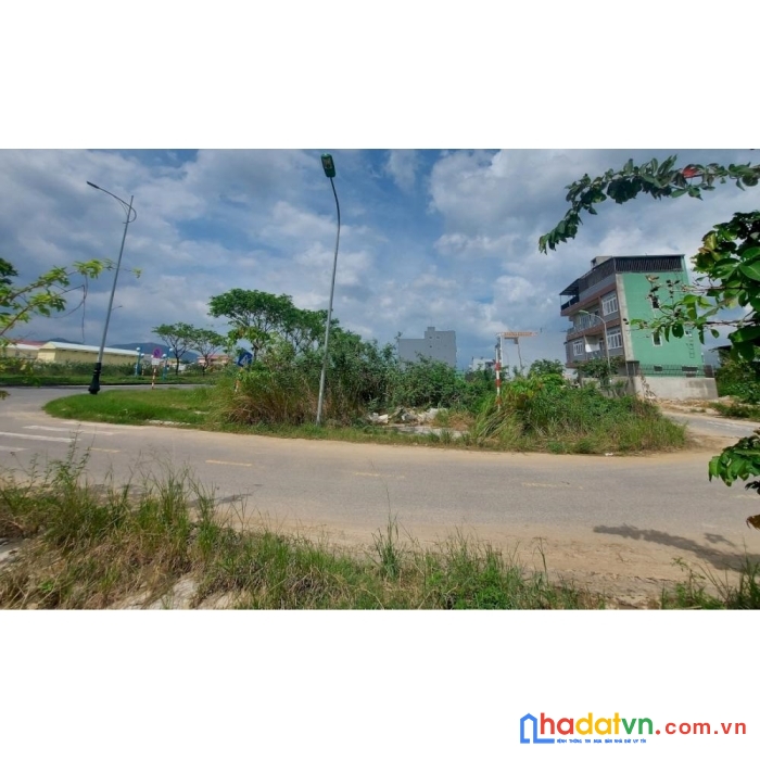 .đất hoàng thị loan, góc 3 mặt tiền, 240m2