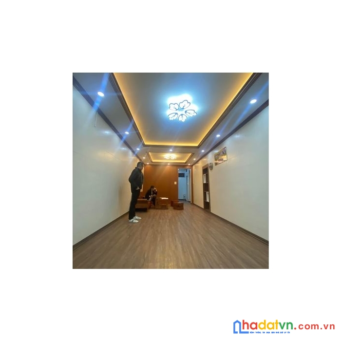 Nhỉn 2 tỷ có ngay căn hộ 73m2 phố láng hạ - đẹp ,vào ở luôn - 2 p ngủ,2wc - sân để xe cực rộng.