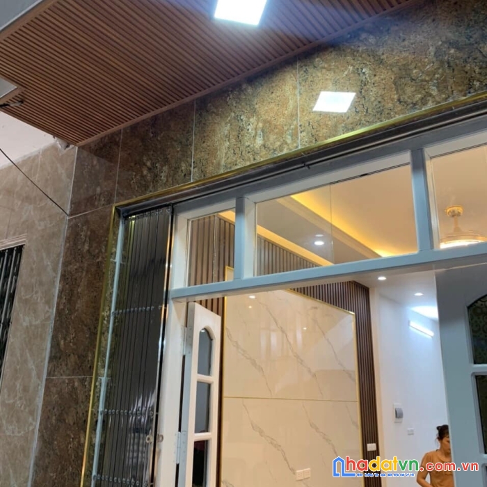 Bán nhà quận nam từ liêm phùng khoag 32m 6 tầng mặt tiền 4m ngõ thông 10m ra ô tô tránh ở ngay