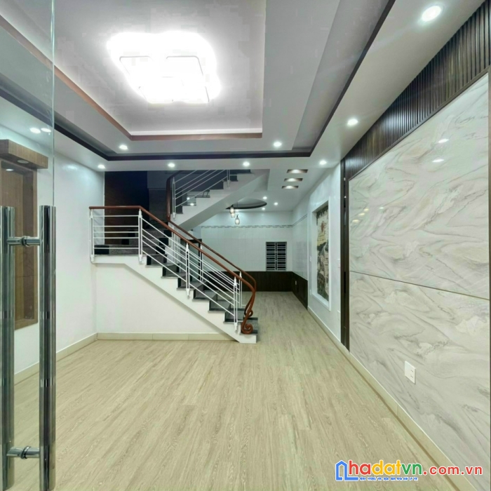 Bán nhà dân xây độc lập 4 tầng ngang 4.4 mới đẹp ngõ to rộng. ngõ thông 46 lạch tray sang 173 hàng