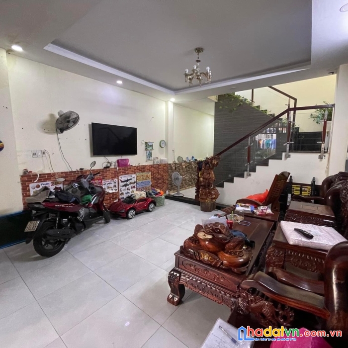 Bán nhà ngộp ngang 5.3m nguyễn thái sơn 84m2 hxh gần đh văn lang 5.75 tỷ.