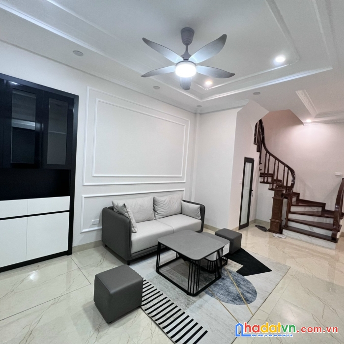 Chính chủ bán nhà phố nguyễn sơn 35m2 x 5t nhà đẹp đón tết, full nội thất, gần ô tô, phố, giá 3.9