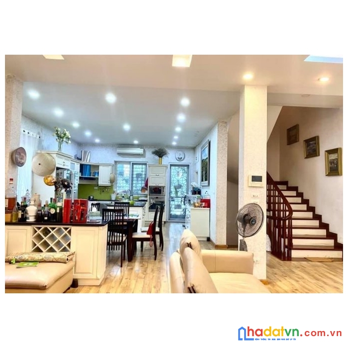 Bán nhà văn cao, ba đình, 46m x 5t, nhà đẹp ở luôn , giá 4 tỷ.