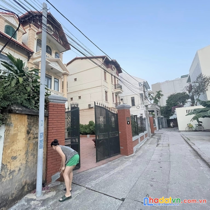 Bán nhà đàm quang trung long biên 101 m2 * 4 tầng * 6 tỷ 6 rộng, đẹp, nội thất xịn, 3 bước ra phố