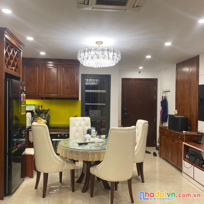 Chính chủ bán cc vinhomes d'capitale, trần duy hưng, dt 86 m2, tòa c3 - tháp d, hướng đn, giá 6tỷ