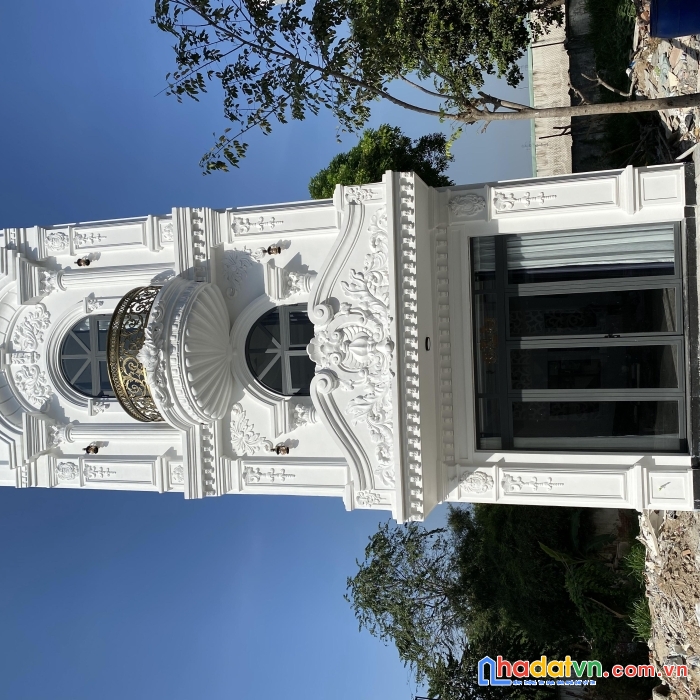 Bán nhà tân cổ điển sổ hồng riêng tp. thuận an - bình dương. tặng full nội thất cao cấp.