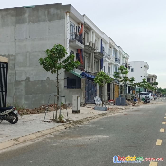 Bán nhà phố mặt tiền uyên hưng 