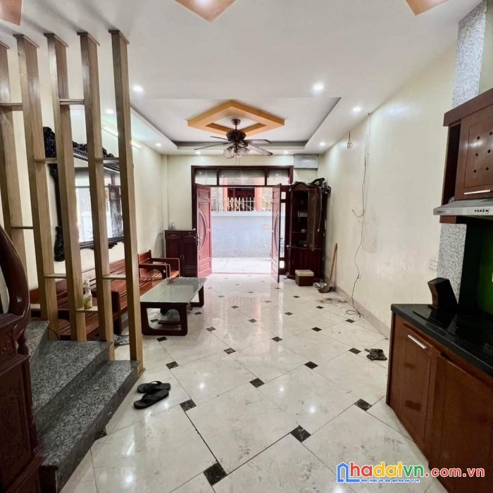 Nhà đẹp, 2 thoáng, ô tô đỗ cửa văn phú hà đông. 40mx5t. mt4,5m. giá 4,3 tỷ.