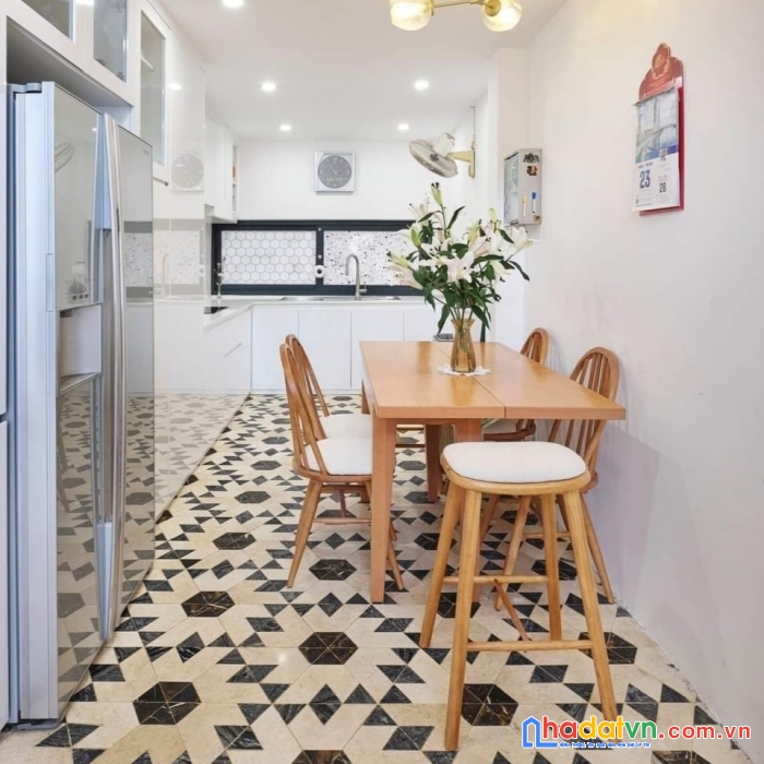 Bán nhà đẹp, nhỉnh 2  tỷ,  oto gần,  5 phút ra bến xe giáp bát, hoàng mai.