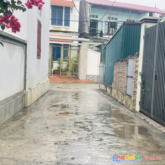 Chủ cần tiền bán nhanh mảnh đất 104m2 ( hoặc 52m2 ) đã tách làm 2 sổ riêng biệt tại yên hà -hải