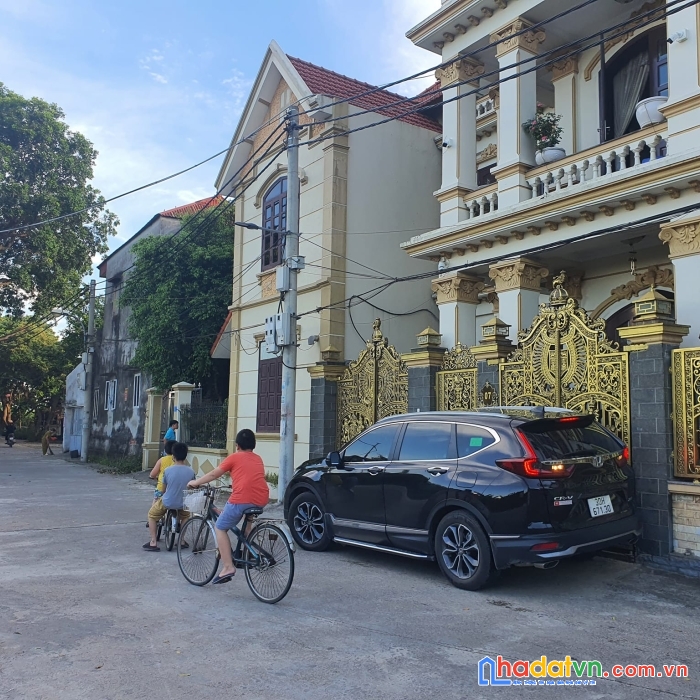 Biệt thự ngọc thuỵ  bề thế - mặt tiền trong mơ - 2 thoáng . dt 426m ,giá 10,4 tỷ  gần phố - nhiều