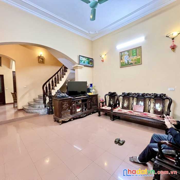 Bán tập thể quân đội yên phụ, 74m2, 5.1m tiền, ô tô , nhỉnh 11 tỷ. 2 thoáng.