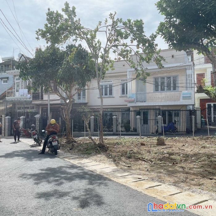 Chính chủ cần bán nhanh lô đất 2 mặt tiền sổ riêng xây dựng ở yersin phường 10, tp. đà lạt, giá