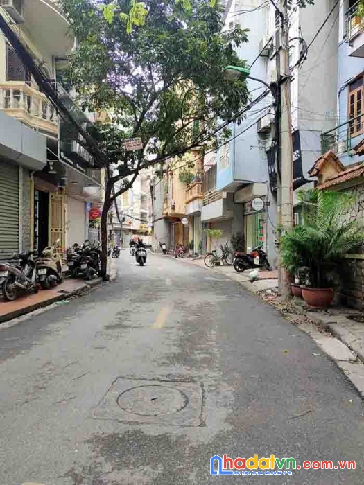 Cần bán nhanh nhà mặt phố cù chính lan, 2 thoáng, dt 51m2, 3 tầng, giá 12 tỷ