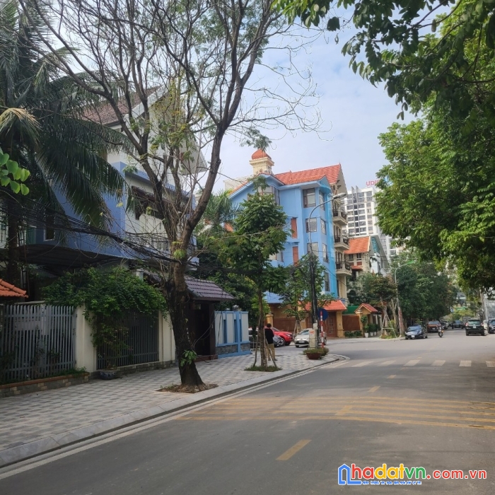 Bán bt vườn đào, tây hồ, dt 368m2, mt 12m, kiến trúc sư, nội thất cao cấp, giá 191 tỷ,