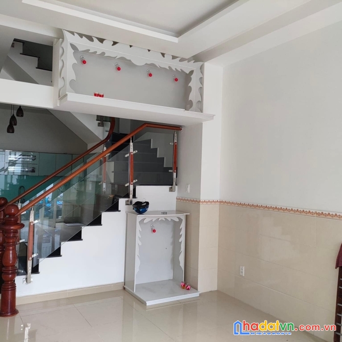 Chính chủ bán gấp nhà hương lộ 2,p bình trị đông a, bình tân,dt:50m2. 5 lầu , chỉ 5.3 tỷ