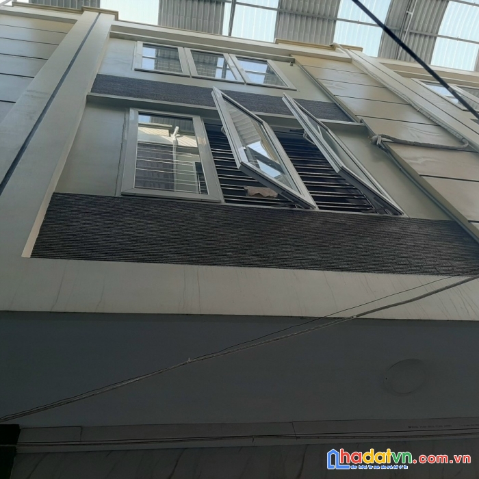 Bán nhà 3 tầng trung lực, diện tích 42m2, giá 2.5 tỷ