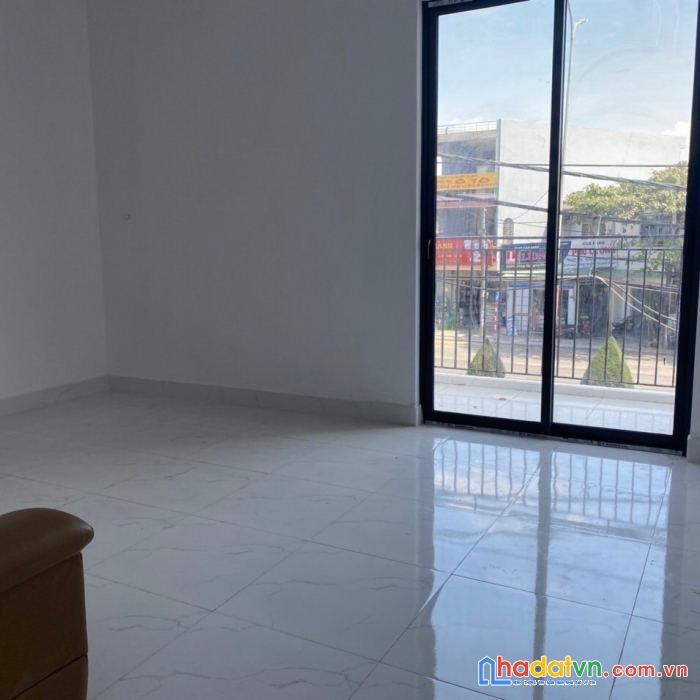 Nhà mặt tiền cmt8, 125m2, 2 tầng đẹp, kd, 5.15 tỷ