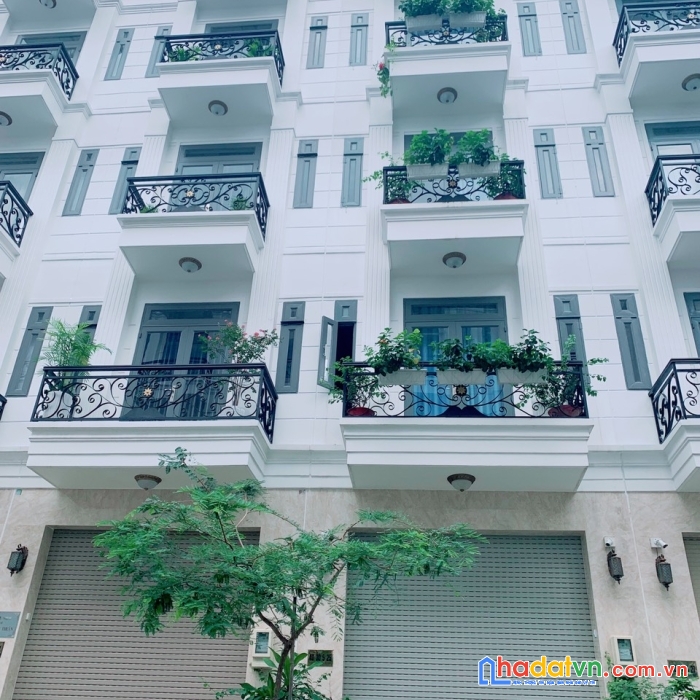 Bán lỗ sặt máu nhà 4 lầu shr dtsd 400m2 có thang máy ngay tl 44 hà huy giáp ngã 4 ga