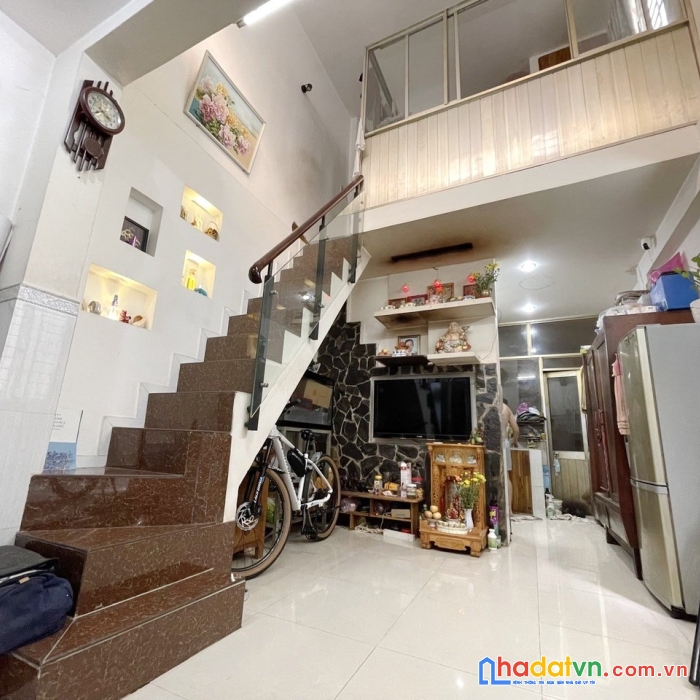 Nhà căn góc hẻm 157 dương bá trạc p1q8. trệt,lửng. giá 2 tỷ 9