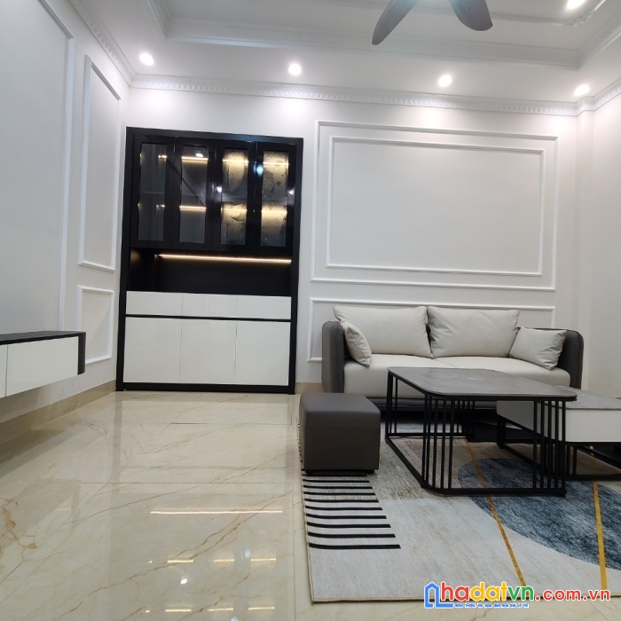 Cực hiếm nhà sổ hộ khẩu ngọc lâm 34m 5t gần phố ô tô đỗ cửa nhà đẹp gần phố, giá chỉ 4.75 tỷ.