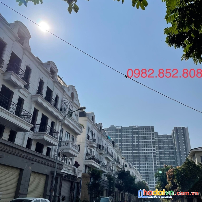 Bán đất biệt thự khu 31ha trâu quỳ -247m2 mtien 12.4m đường 13m đông nam.0982852808