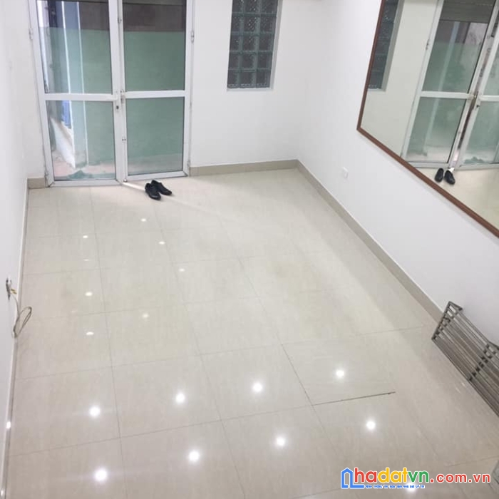 Nhà đẹp ở ngay 30 m 4 tầng ngay đầu phố định công chỉ 2 tỷ 3