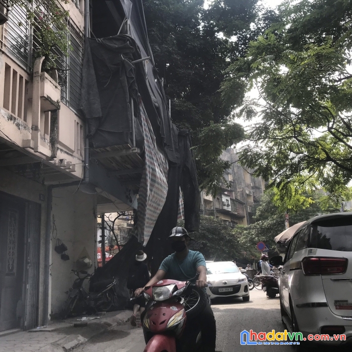 Chính chủ bán nhà mặt phố đông tác, lô góc ngã 3 đắc địa, đối diện vincom