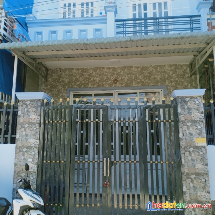 Bán nhà mới 2 tầng btct hẻm xe hơi đường trần văn mười hóc môn 65m2 ngang 5m, chỉ 2 tỷ 6