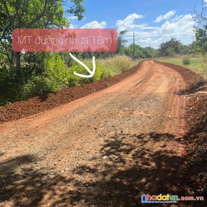 Đất ngộp thổ cư 250m2 , mt 18m chỉ với 300tr sổ sẵn