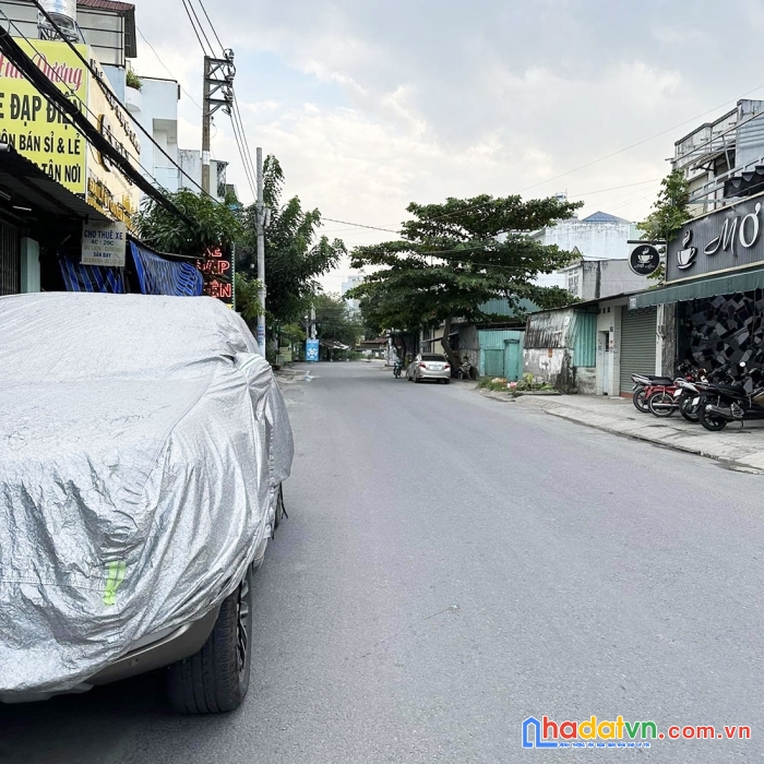 Mt đỉnh kinh doanh lâm thị hố - hơn 212m2, ngang 5m nở hậu, 3 tầng btct, có vỉa hè 3m.