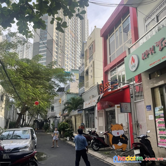 Về quê nên bán nhà hxh nguyễn hữu cảnh, sát bên landmark 81, 5 tầng, chỉ 12 tỷ 900