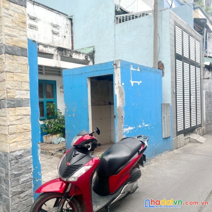 Nhà cấp 4 (4.4x17m) hxh đường bùi minh trực p6q8