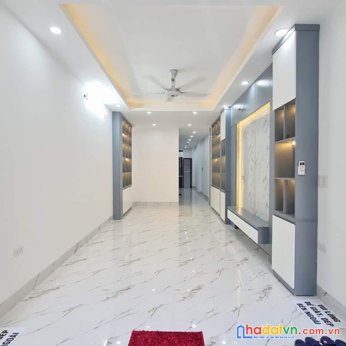 Đống đa - nhà mới koong - 5 tầng - 6 ngủ - thang máy - ngõ thông - kd -  ô tô gần.