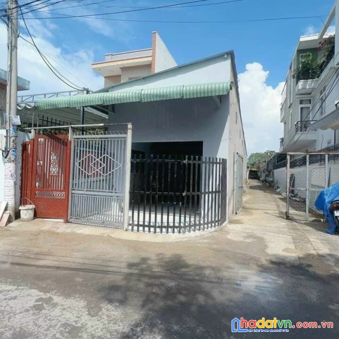 Bán dãy trọ 2 mt đường nhựa lớn, đang thuê 10tr/tháng, chỉ 3ty9 còn bớt