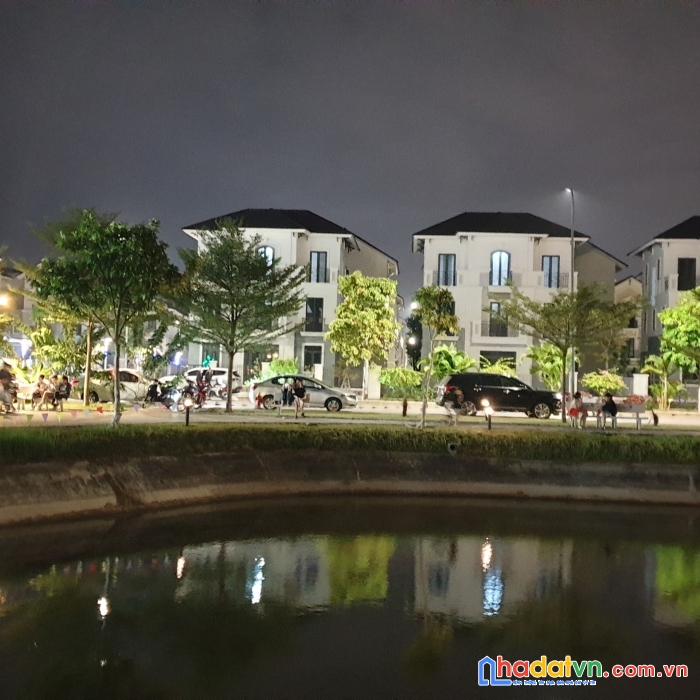 Duy nhất căn biệt thự đơn lập 240m2 view công viên và hồ , đầu tư hoặc ở đều tiềm năng. 0984422588
