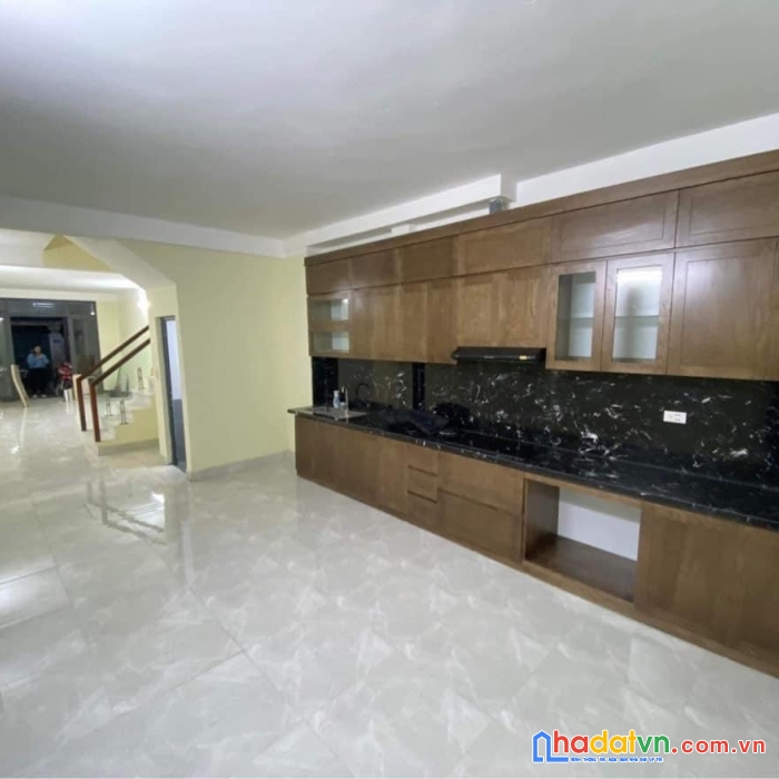 Gia đình tôi chỉ bán nhà cho gia đình trẻ ở tỉnh lên hà nội lập nghiệp, nhà ngõ rộng phố nguyễn
