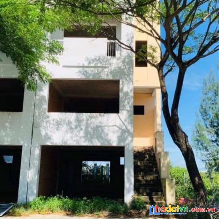 Bán đất + nhà thô 3,5 tầng shophouse fpt