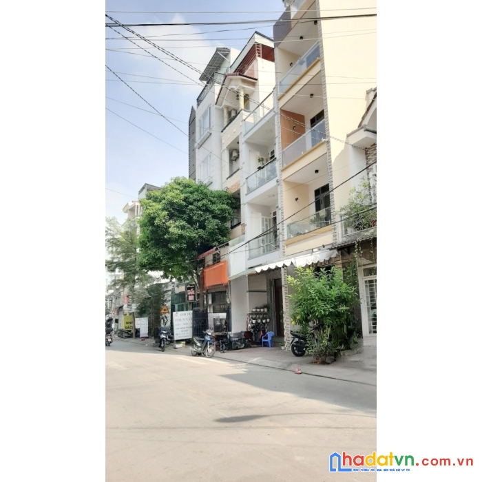 Nhà 4 tầng nở hậu mt đường đông hồ p4q8. giá 8,7 tỷ tl