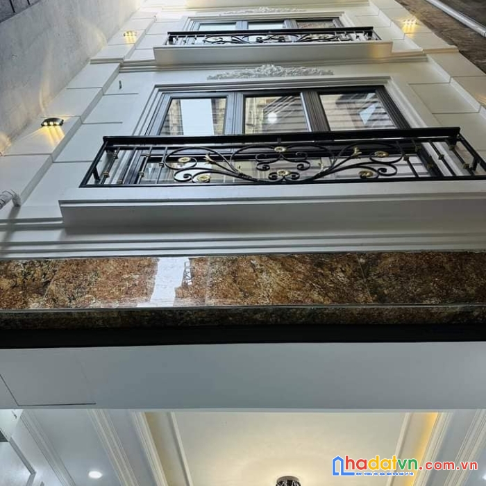 Bán nhà thái hà dt: 50m2 6 tầng 3 phòng ngủ mt:4m thang máy chỉ10m ra ôtô  tránh dừng đỗ - nhà mới